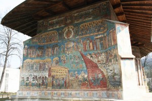 Paste-In-Bucovina-14-Manastirea-Voronet