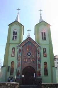 Paste-In-Bucovina-30-Biserica-Icoanei-Care-Plange