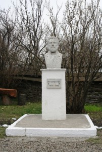 Paste-In-Bucovina-76-Statuia-Ion-Creanga
